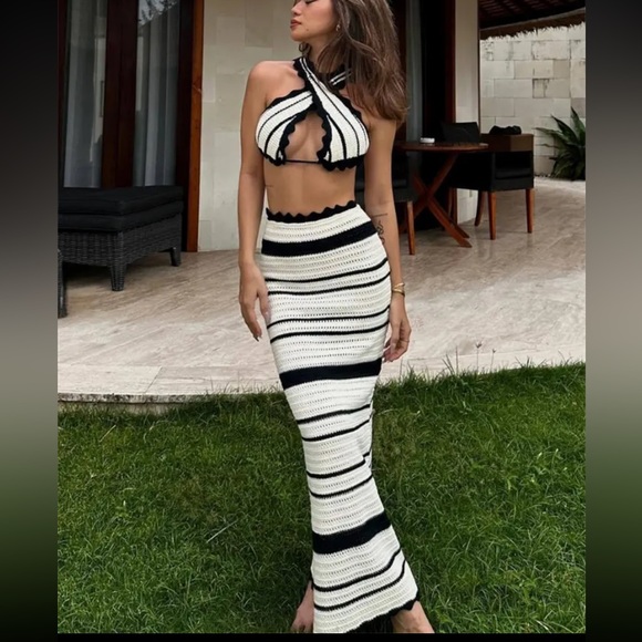 🎉Turn heads in this sexy striped two-piece set designed for summer fun! - Picture 4 of 5